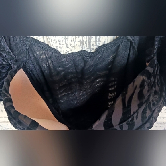 Black Puffy Sleeve Thong Bodysuit - Medium - Picture 3 of 6